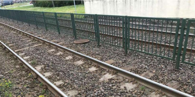 Pedestrian Barrier Panel for Trams